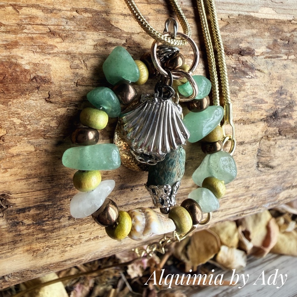 Alquimia Sea-Inspired Green aventurine gemstones and Gold Necklace